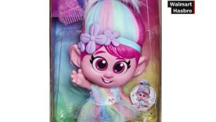 Hasbro retira del mercado mu eca de Trolls tras quejas de que uno de sus botones est colocado en un lugar inapropiado