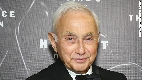 Les Wexner poses at the 2016 Fragrance Foundation Awards presented by Hearst Magazines on June 7, 2016 in New York City.