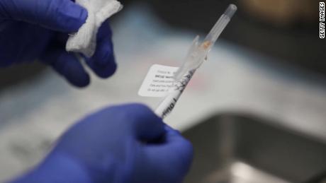  Il governo degli Stati Uniti rallenta nell'agire mentre gli anti-virus diffondono bugie sui social media sul vaccino contro il coronavirus 