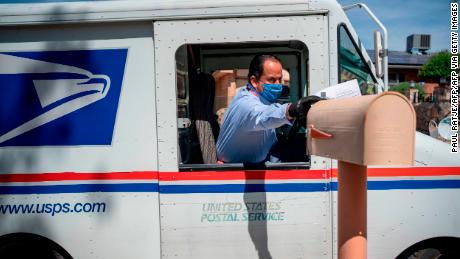 Washington Post: WH nixed plan to distribute 650 million face masks through USPS