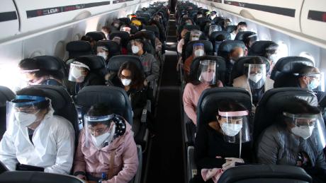 Tomar un vuelo en plena pandemia: cuáles son las probabilidades de  contagiarse de coronavirus - CNN Video