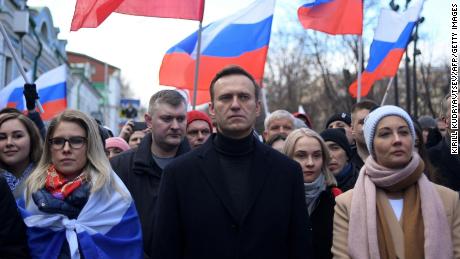 TOPSHOT - Russian opposition leader Alexei Navalny, his wife Yulia, opposition politician Lyubov Sobol and other demonstrators march in memory of murdered Kremlin critic Boris Nemtsov in downtown Moscow on February 29, 2020. (Photo by Kirill KUDRYAVTSEV / AFP) (Photo by KIRILL KUDRYAVTSEV/AFP via Getty Images)