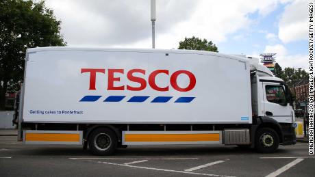 UK&#39;s biggest supermarket adds 16,000 jobs to cope with online shopping boom