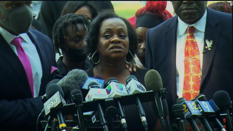 Jacob Blake&#39;s mom says violence doesn&#39;t reflect her son