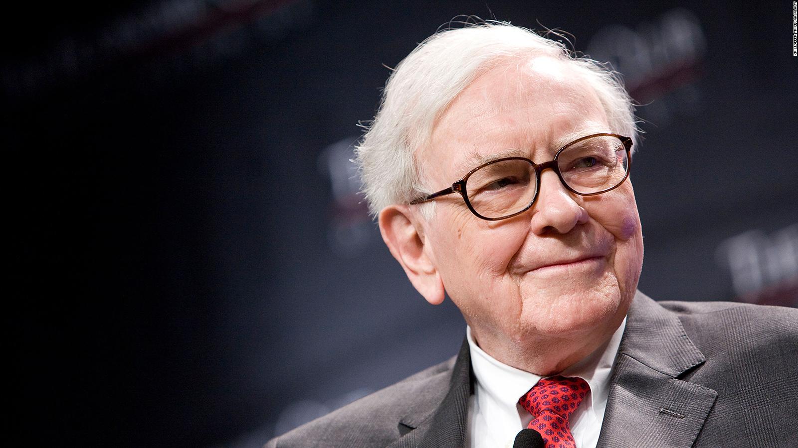 Bill Gates offered a hilarious gift to Warren Buffett on his 90th ...