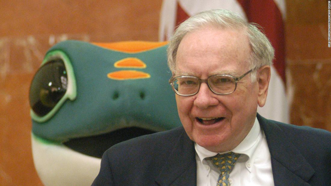 Buffett attends a GEICO ceremony in Trenton, New Jersey, in 2004.