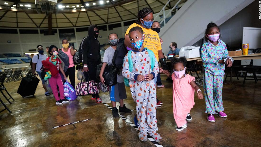 Victoria Nelson lines up her children, Autum, Shawn and Asia, as they board a bus to evacuate Lake Charles on August 26.