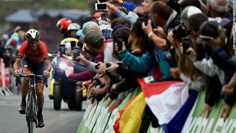 Fans cheer Italy&#39;s Vincenzo Nibali in the last kilometre before the finish line of the twentieth stage of the 106th edition of the Tour de France cycling race between Albertville and Val Thorens, in Val Thorens, on July 27, 2019.