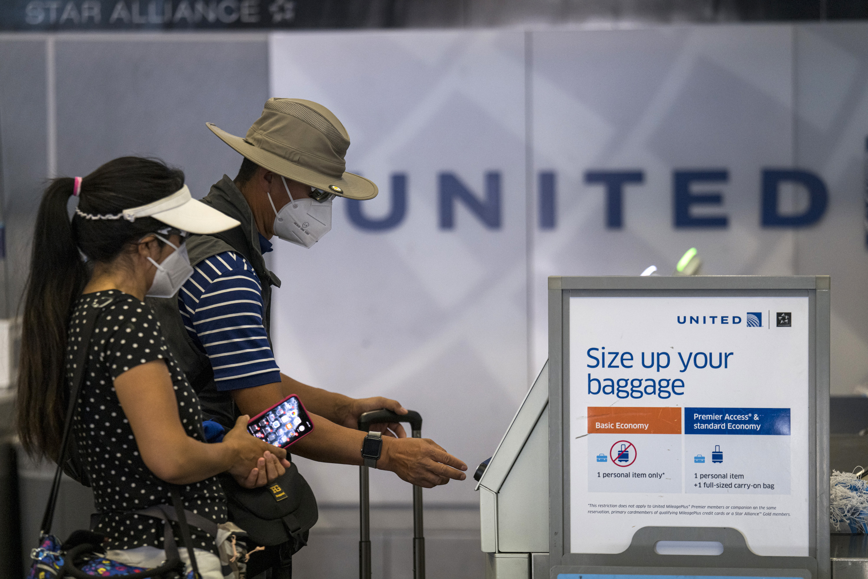 united international baggage fees