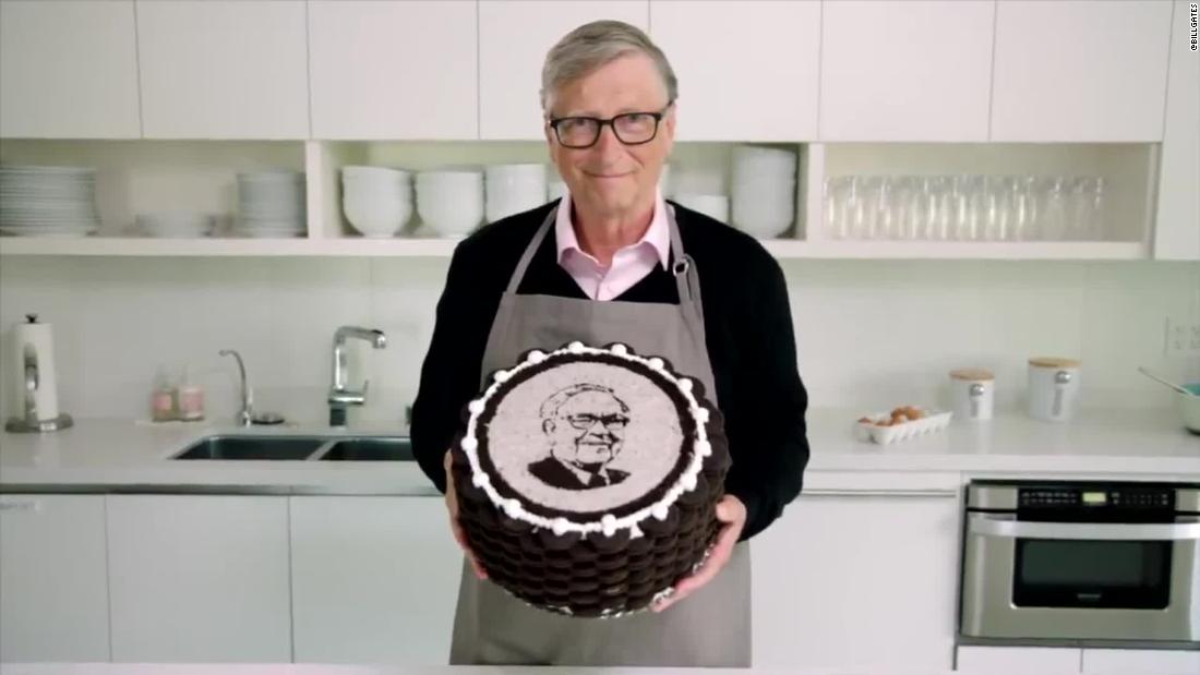 Bill Gates celebra el cumpleaños de Warren Buffet con un pastel CNN Video