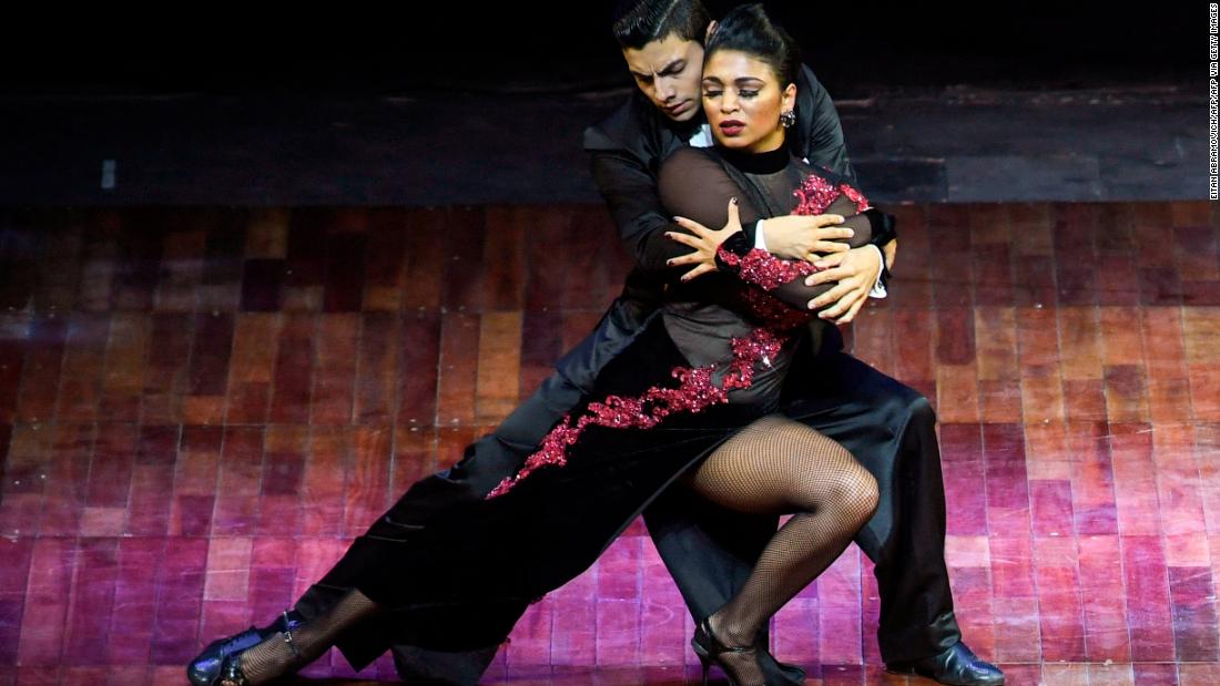 Una Pareja Colombiana Gana El Mundial De Baile Tango 2020 De Forma Virtual Cnn Video 