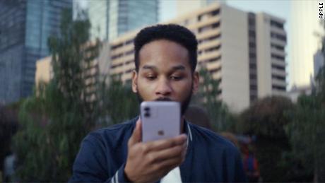 Apple&#39;s new iPhone ad puts privacy front and center again