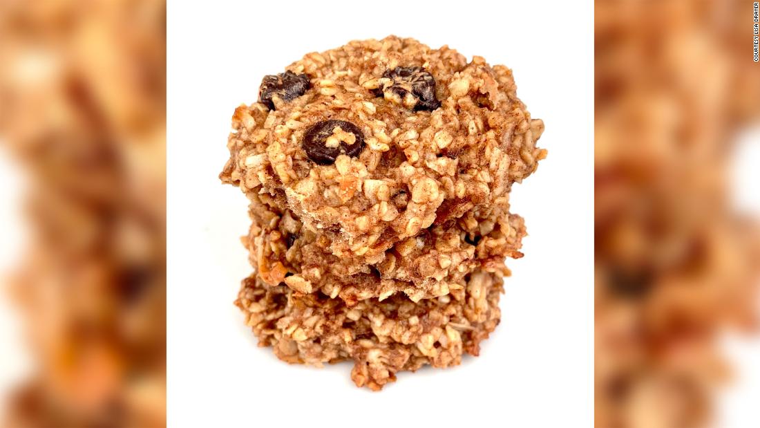 Treat yourself to these dark &lt;a href=&quot;http://www.lisadrayer.com/chocolate-chip-coconut-oat-cookies/&quot; target=&quot;_blank&quot;&gt;chocolate chip coconut oat cookies&lt;/a&gt; that have a touch of maple syrup for sweetness.