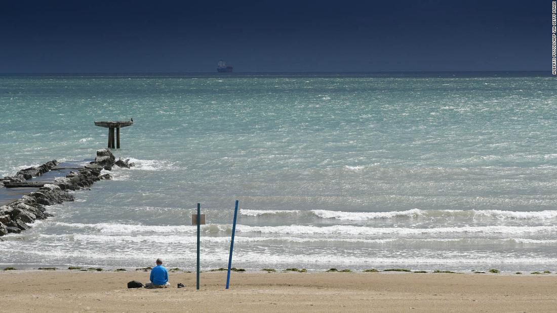 Tourists are leaving Italy. A catastrophe looms