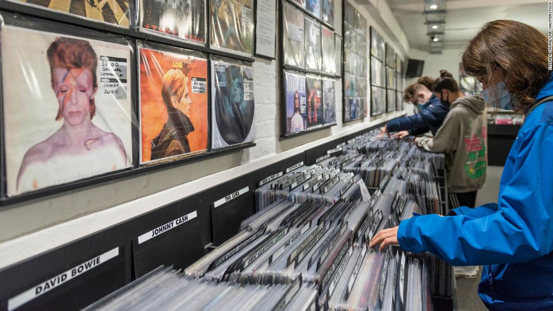 Vinyl record sales surpass CDs for the first time since the 1980s - CNN