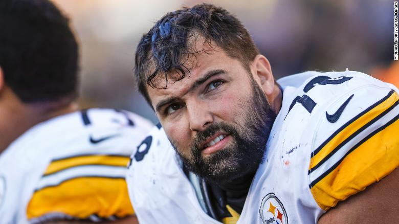 Pittsburgh Steelers’ Alejandro Villanueva replaces Antwon Rose Jr.’s name on his helmet with the name of a slain veteran