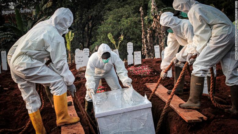 A coffin containing a coronavirus victim is buried in Indonesia&#39;s East Jakarta City. 