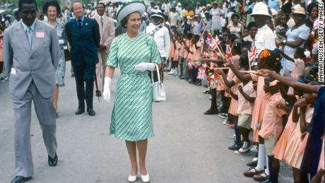 أعلنت الحكومة أن الملكة إليزابيث الثانية ملكة بربادوس ستطيح برئيس دولتها العام المقبل