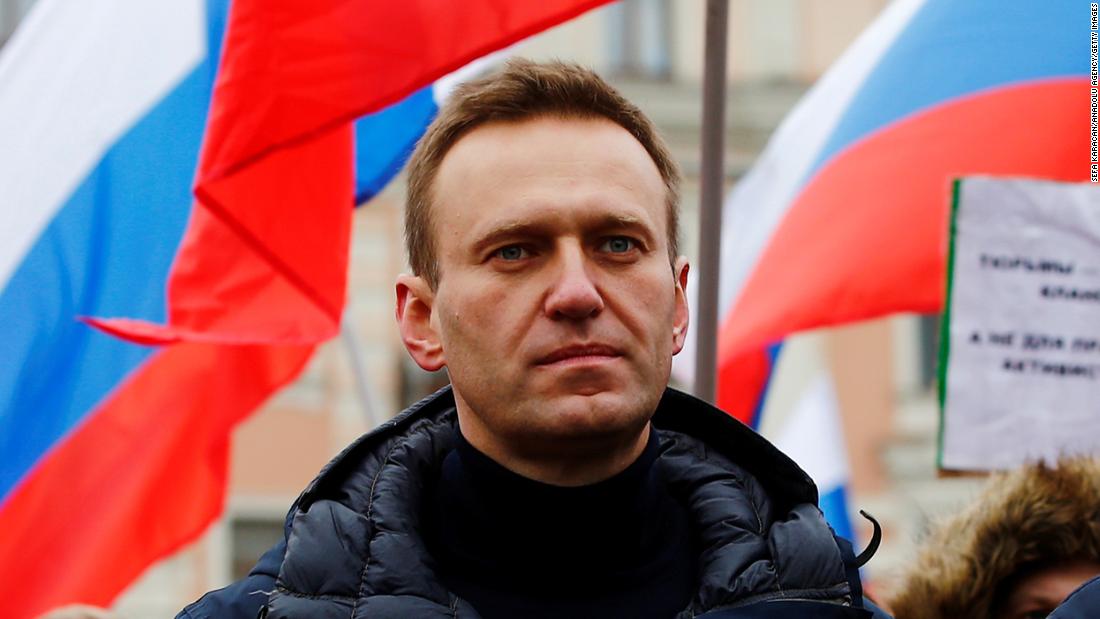 russias-navalny-fell-ill-after-drinking-from-poisoned-water-bottle-in-his-hotel-room-aides-say