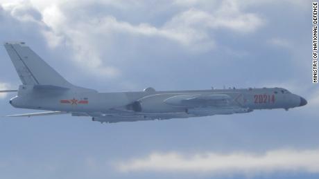 Un bombardero chino H-6 que fue interceptado por aviones taiwaneses sobre el Estrecho de Taiwán en septiembre.