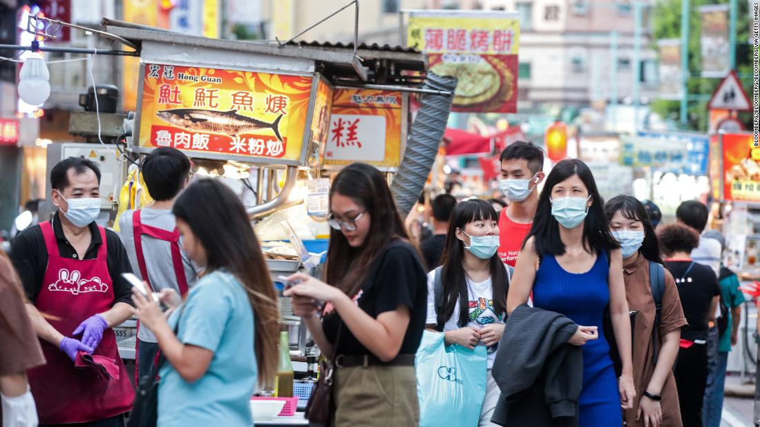 Parisians seek pampering after easing of lockdown - Taipei Times