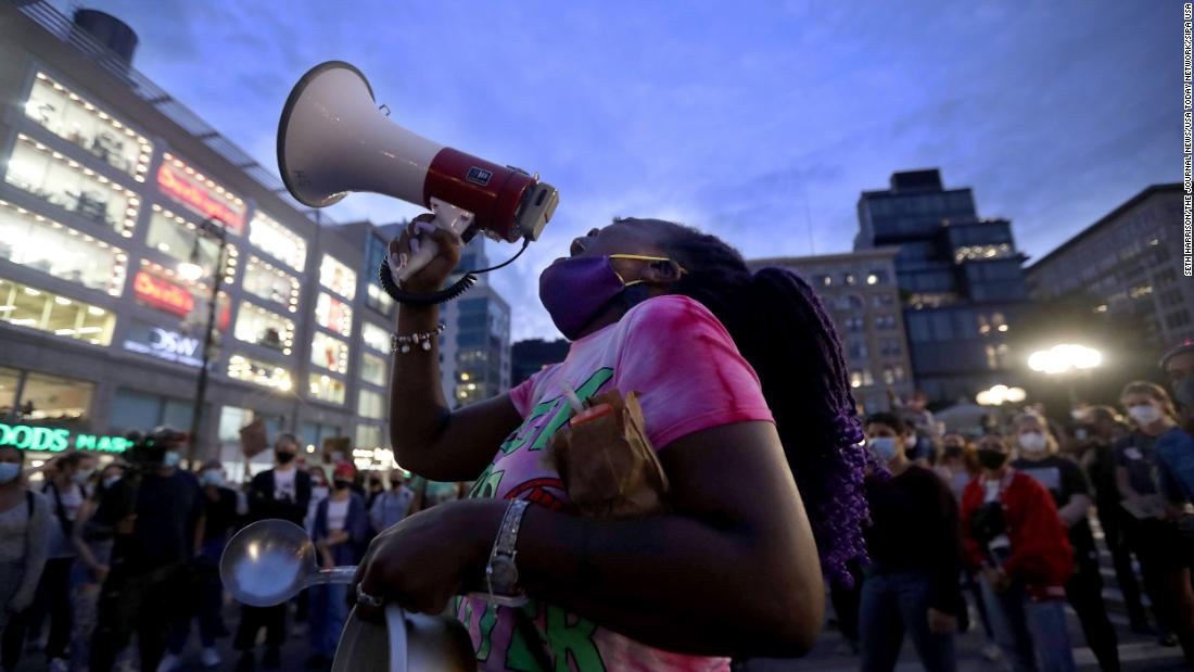 Tanesha Grant led about 100 people in a peaceful protest at Union Square in Manhattan on September 24, one day after a grand jury charged only one officer for shooting into a neighboring apartment in the case of Breonna Taylor in Louisville, Kentucky. The protesters held signs calling for justice for Taylor as well as defunding the police.