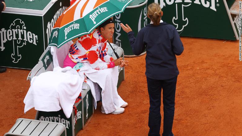 French Open begins as top players grumble over cold weather