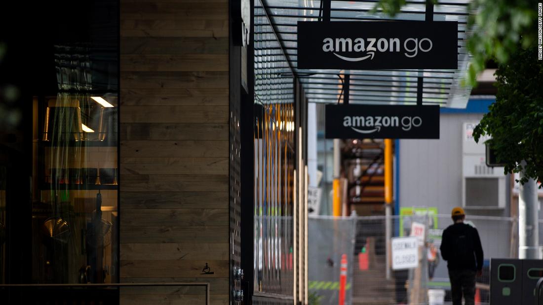 former-amazon-finance-manager-and-family-charged-with-insider-trading