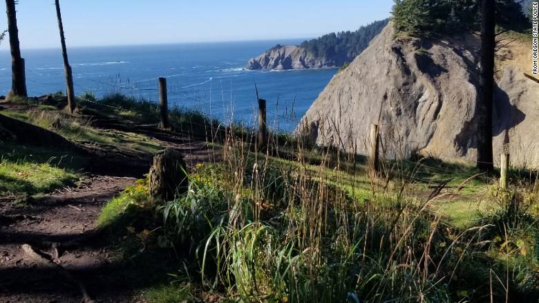 An Oregon hiker fell off of a cliff to his death while posing for a photograph