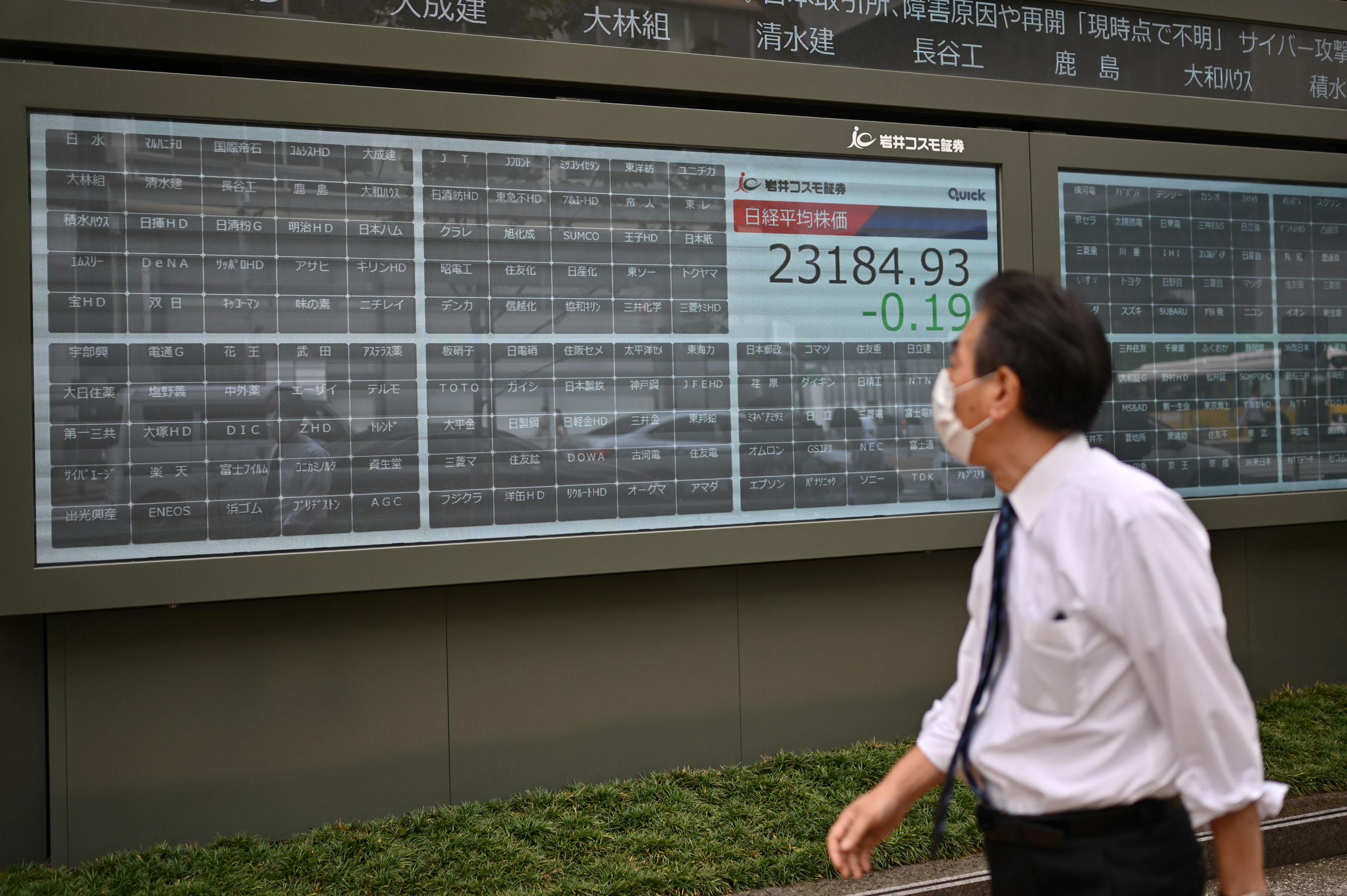 Japan S Tokyo Stock Exchange Suffers Its Worst Outage Ever Cnn