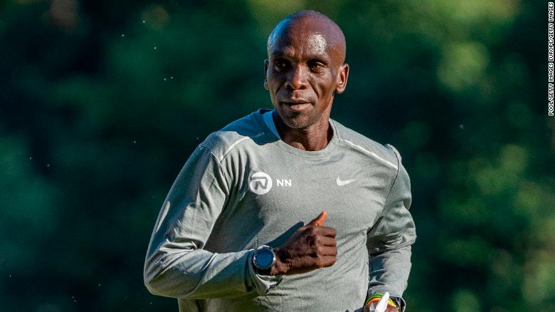 Eliud Kipchoge will wear Nike&#39;s controversial shoe for first time in an official race at the London Marathon
