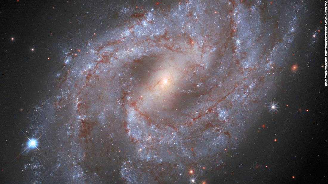 Photo of Hubble sleduje, ako vybuchujúca hviezda mizne