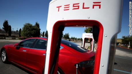 Tesla shares sink 7% despite record car sales