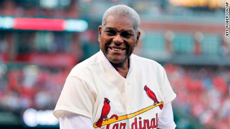 Bob Gibson, a member of the St. Louis Cardinals&#39; 1967 World Series championship team, takes part in a May 2017 ceremony honoring the 50th anniversary of the victory.