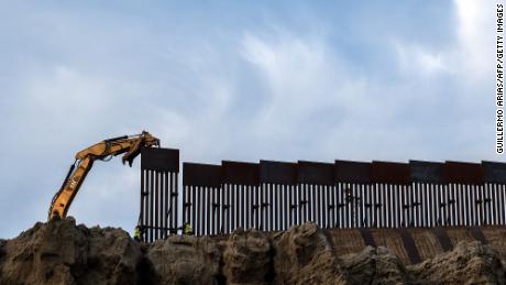 Border wall construction presses on in Trump&#39;s final days