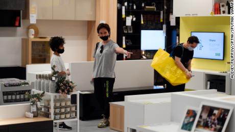 Penjualan online Ikea meningkat karena orang-orang mengubah rumah menjadi kantor dan sekolah