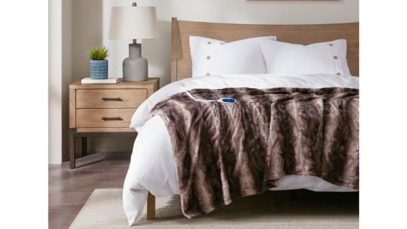 Beautyrest Zuri Oversized Heated Faux Fur Throw