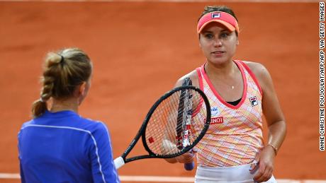 Kenin and Kvitova meet at the net following their French Open semifinal. 