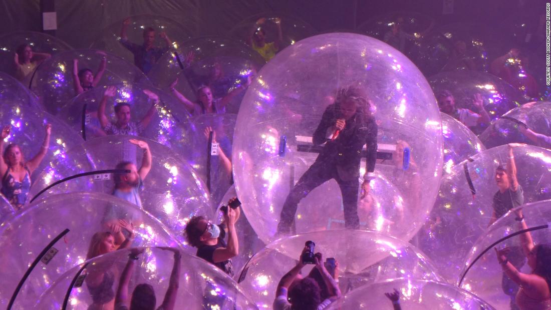 The Flaming Lips performed a concert with the band and fans encased in plastic bubbles - CNN