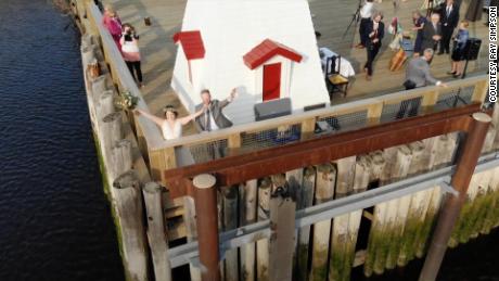 Pandemic love: A couple got married at the US-Canada border so guests from both countries could attend 