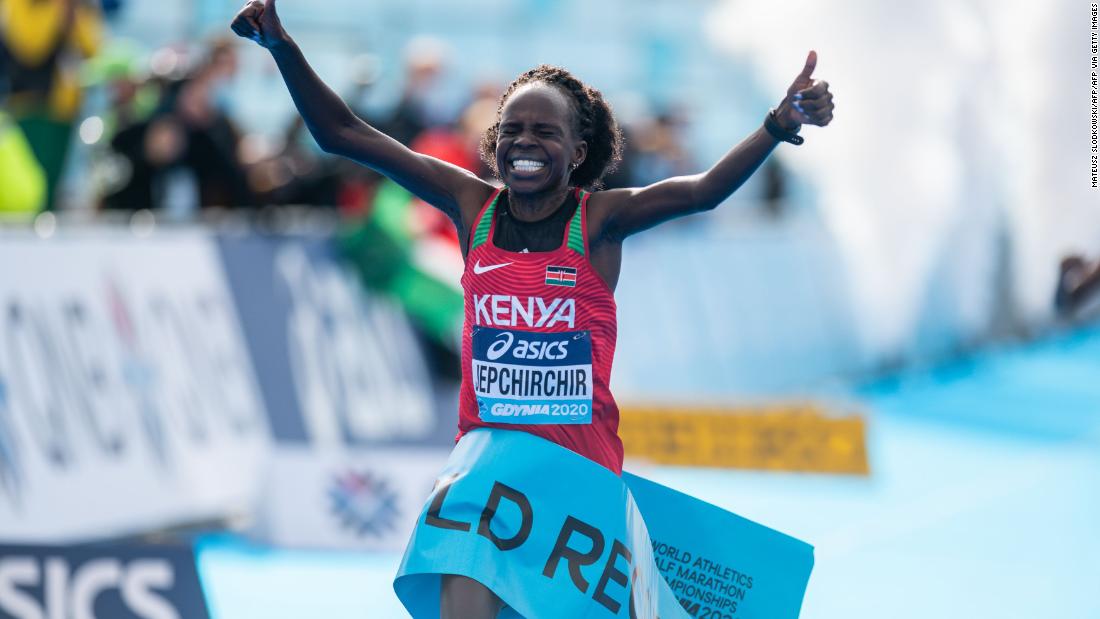 peres-jepchirchir-breaks-own-world-record-at-world-athletics-half-marathon-championships