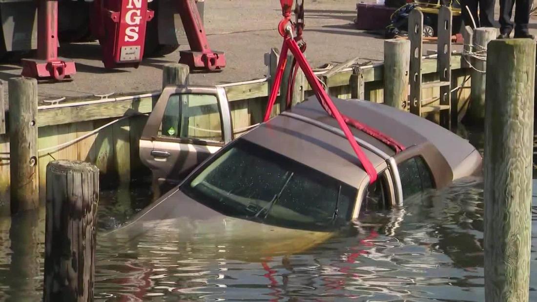 Bystanders Leap Into Canal To Rescue Couple From Sinking Car Cnn Video 9674