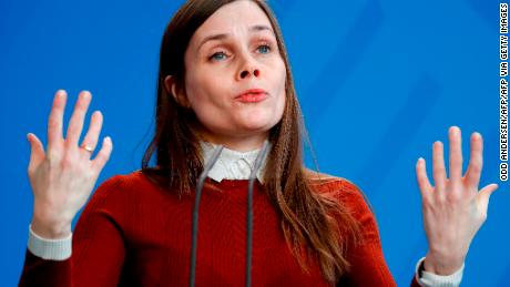 `` Eh bien, c'est l'Islande '': un tremblement de terre interrompt l'interview du Premier ministre