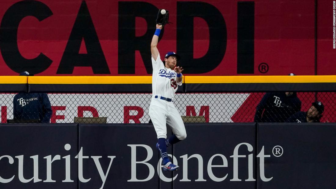 Cody Bellinger robs a home run in the ninth inning