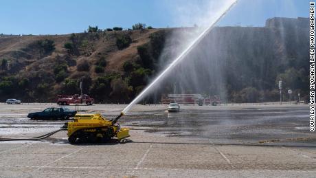 Firefighting robot helps battle blaze in Los Angeles