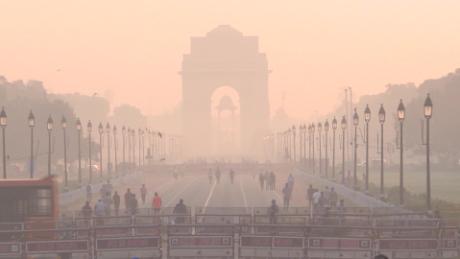 Pollution and Covid-19: Delhi hit by &#39;double whammy&#39;