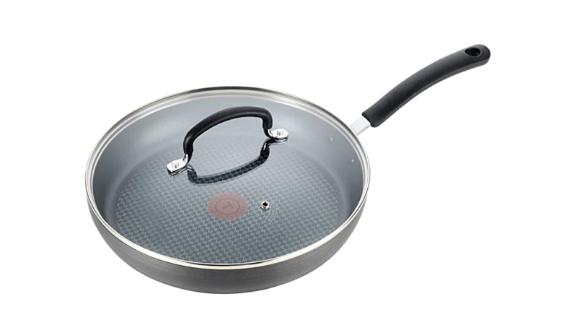 Casserole antiadhésive T-fal lavable au lave-vaisselle avec couvercle