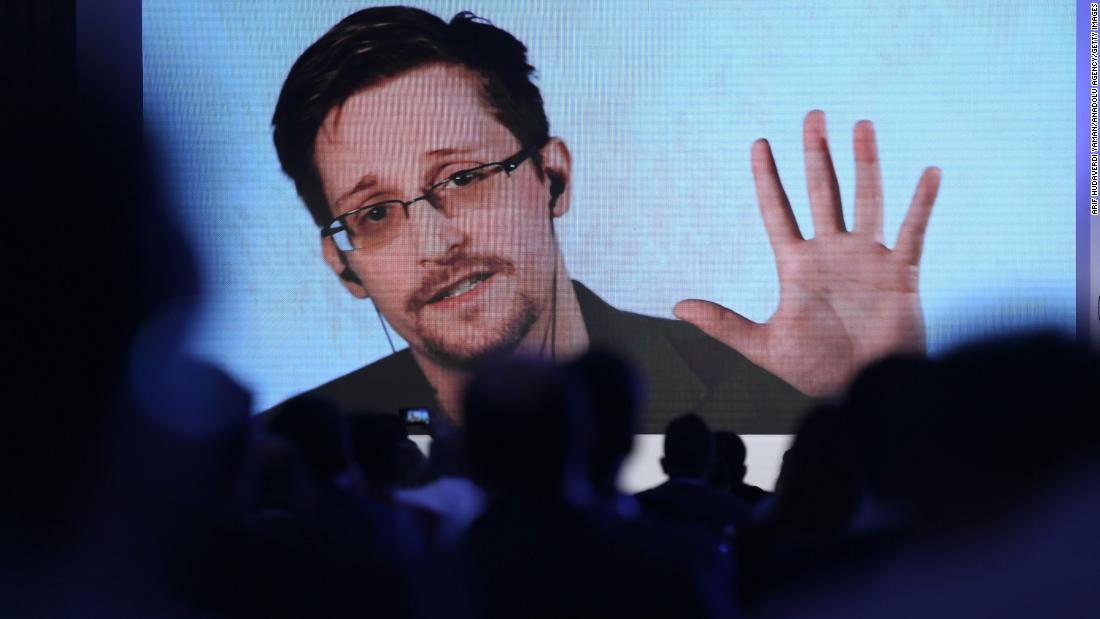 edward-snowden-gets-permanent-residency-in-russia-lawyer