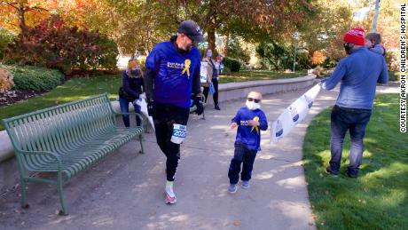 An Ohio dad ran his first marathon to support his son fighting cancer and raise money for Akron Children&#39;s Hospital. 