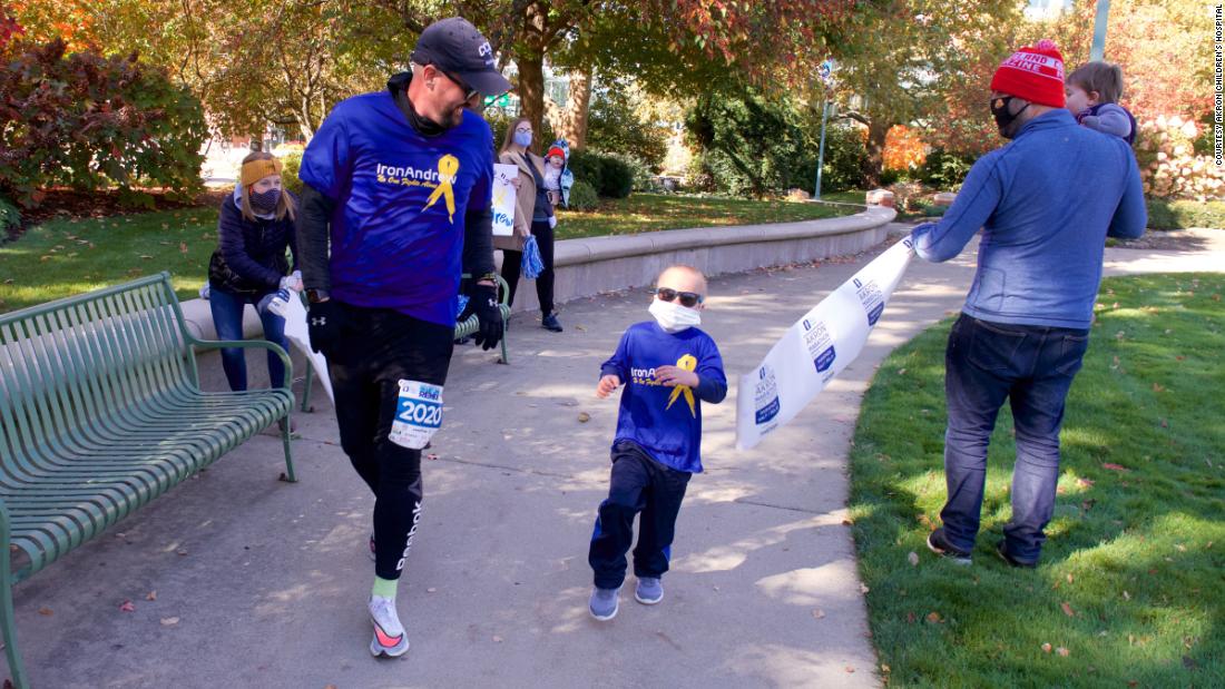 Ohio dad marathon: Father runs around hospital for 4-year-old son with cancer